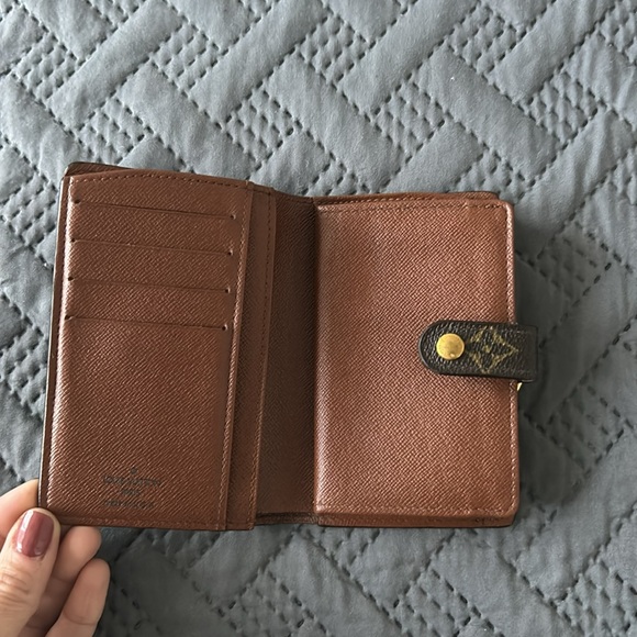 Louis Vuitton wallet - Picture 2 of 9